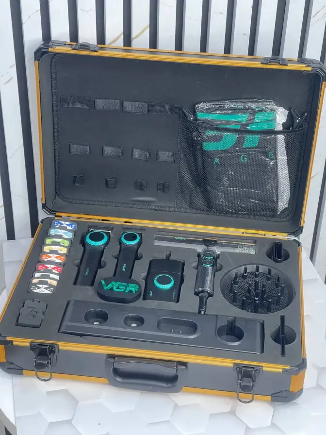 ست ماشین اصلاح و سشوار حرفه ای وی جی آر مدل VGR STEBLRES PRO 4in1