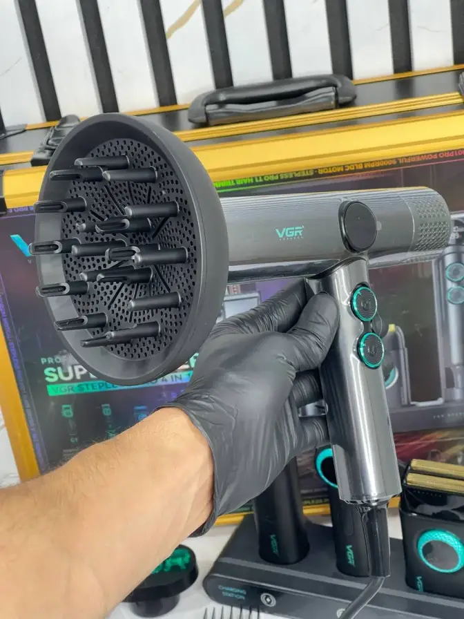 ست ماشین اصلاح و سشوار حرفه ای وی جی آر مدل VGR STEBLRES PRO 4in1
