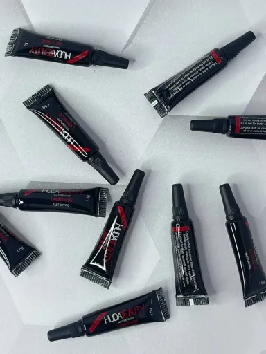 چسب مژه مصنوعی برند هدی بیوتی HUDA BEAUTY