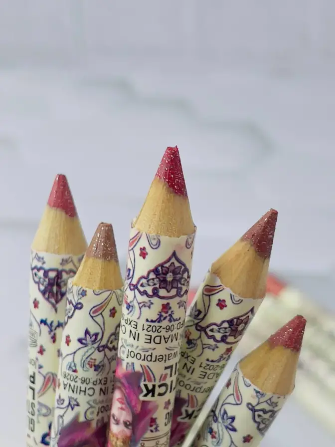 رژ لب مدادی گلیتری میس دمی MISS DEMI