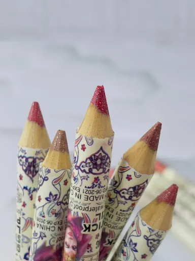 رژ لب مدادی گلیتری میس دمی MISS DEMI