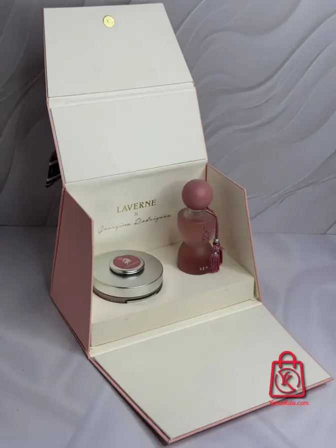 پک کامل عطر ادکلن جورجینا رودریگز سنس لاورن صورتی حجم 75 میل + پودر بدن + کیف Laverne Sense Georgina Gift Set For Women