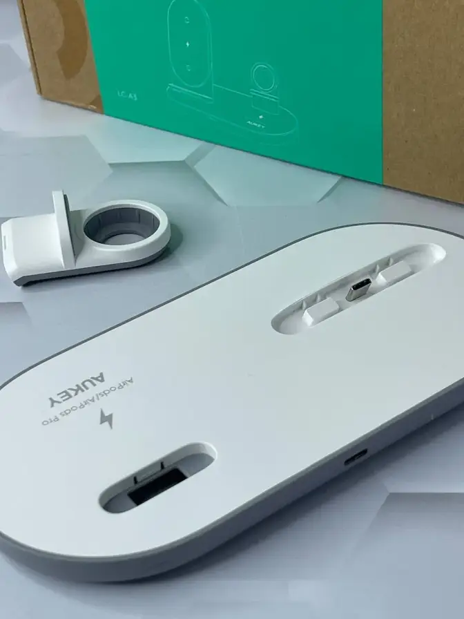 شارژر بی سیم آکی AUKEY مدل LC-A3