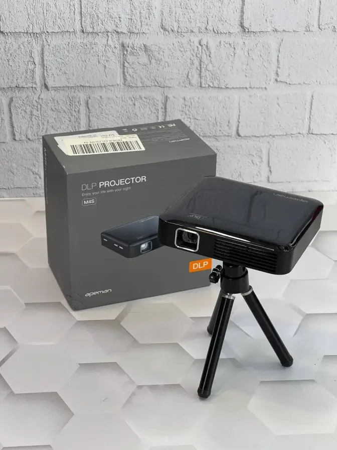 مینی ویدئو پروژکتور اپمن مدل M4S Apeman Mini Video Projector